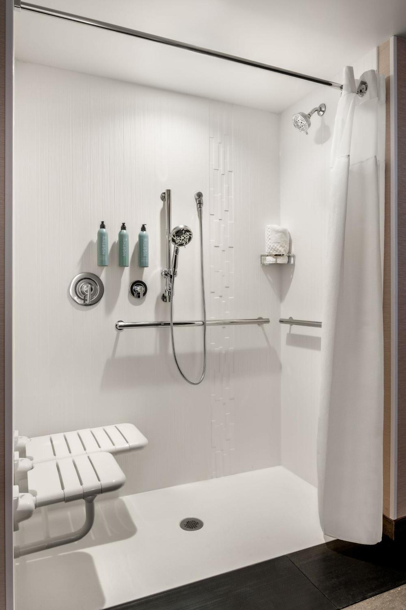 Courtyard By Marriott Milwaukee Brookfield At Poplar Creek Exterior foto