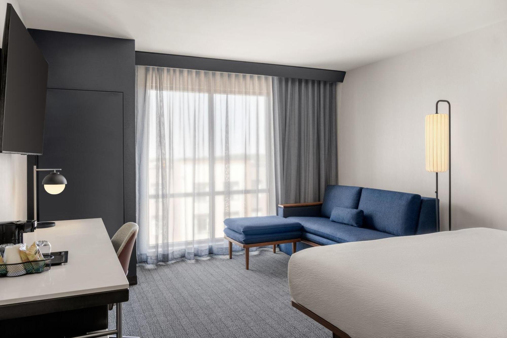 Courtyard By Marriott Milwaukee Brookfield At Poplar Creek Exterior foto