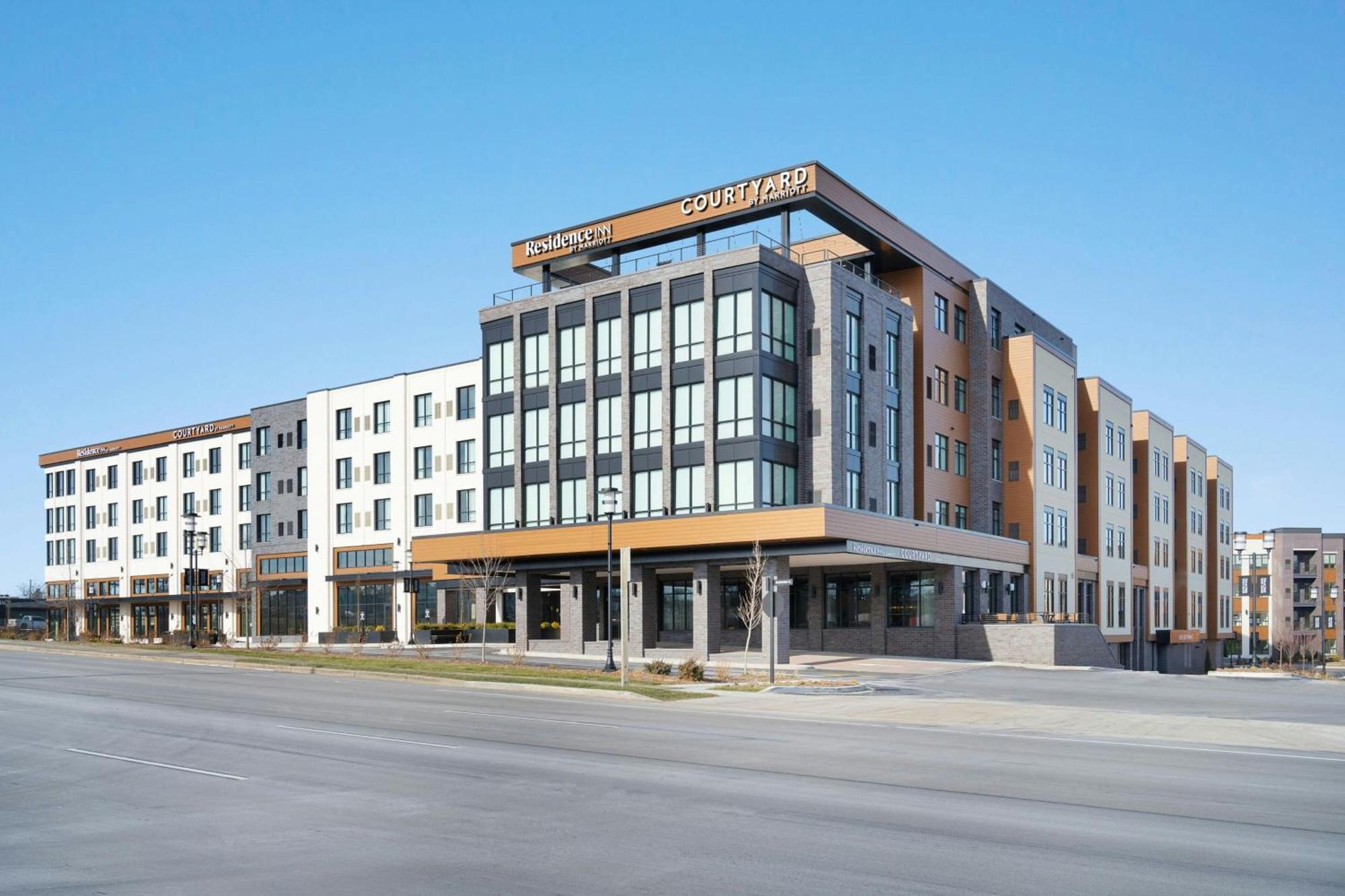 Courtyard By Marriott Milwaukee Brookfield At Poplar Creek Exterior foto