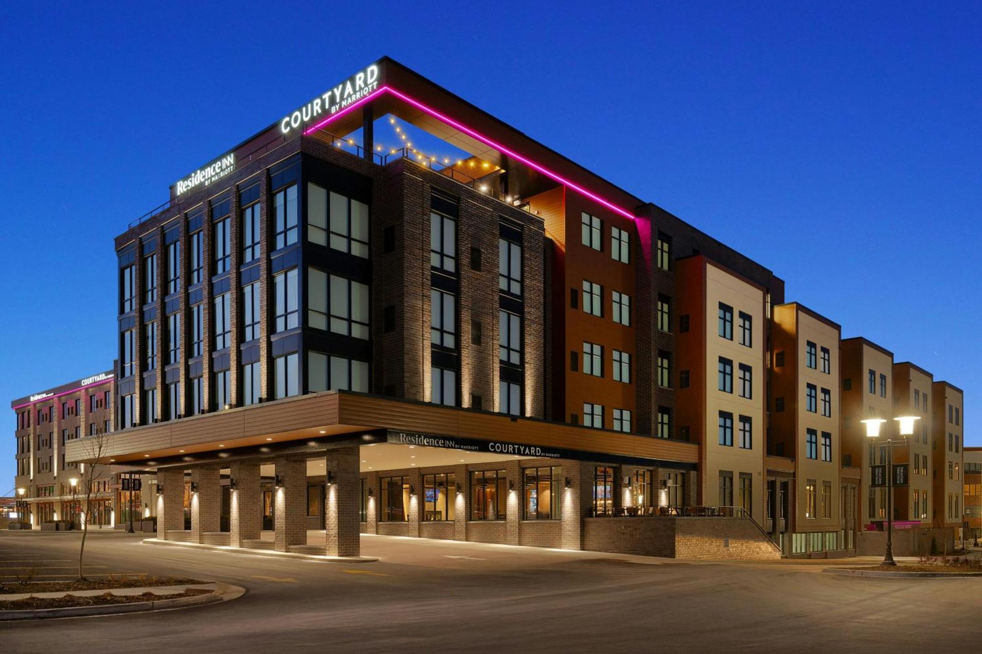 Courtyard By Marriott Milwaukee Brookfield At Poplar Creek Exterior foto